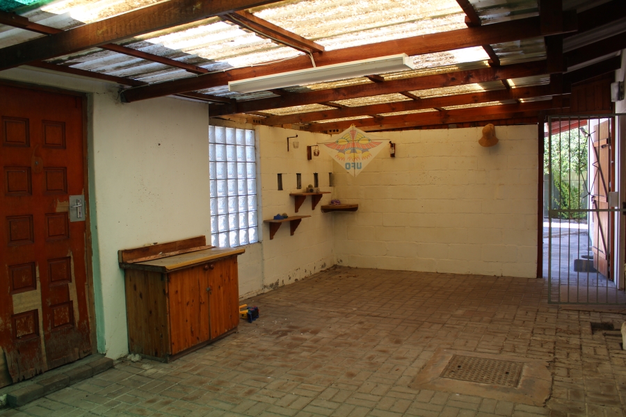 3 Bedroom Property for Sale in Middedorp Western Cape